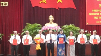 Thành ủy Cần Thơ công bố các quyết định về tổ chức bộ máy và công tác cán bộ