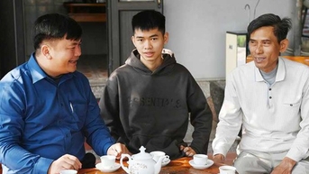 Hai anh em song sinh 18 tuổi cùng viết đơn tình nguyện lên đường tòng quân