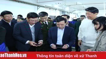 Phó Bí thư Thường trực Tỉnh uỷ Lại Thế Nguyên dự lễ ra quân sản xuất đầu năm tại Công ty TNHH Giầy Alivia Việt Nam