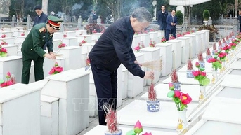Tổng Bí thư Tô Lâm dâng hương tại Nghĩa trang Liệt sĩ quốc gia Vị Xuyên