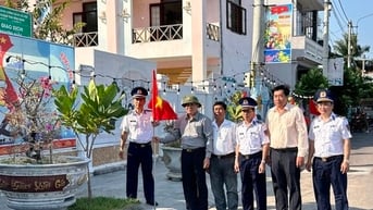 Hai Phó Ban Dân vận Tỉnh uỷ Bình Định cùng xin nghỉ hưu trước tuổi