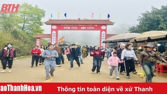 Hàng ngàn du khách đổ về Am Tiên ngày “mở cổng trời”