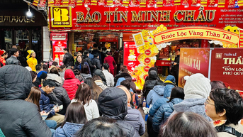 Tiệm vàng chỉ bán ra không mua vào, có người chốt lấy 200 chiếc nhẫn trơn