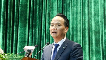 시당위원회 상임부서기 Nguyen Dinh Vinh가 새로운 임무를 받았습니다.