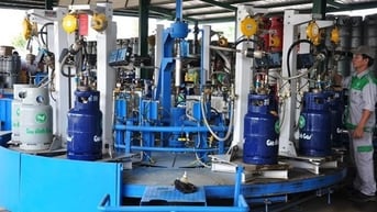 Một "ông lớn" ngành gas phong tỏa tài khoản ngân hàng để khởi kiện sếp cũ