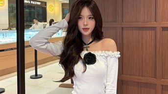 Bí quyết tăng vẻ duyên dáng ngày xuân với áo trễ vai