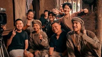 'Đèn âm hồn' gây sốt phòng vé nhưng vướng tranh cãi, đạo diễn nói gì?