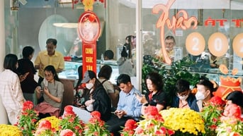 Giá vàng 'đỉnh nóc', vàng vía Thần Tài bớt 'nóng'