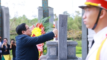Thủ tướng dâng hương tri ân các Anh hùng liệt sĩ và Mẹ Việt Nam Anh hùng tại Quảng Nam