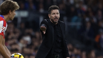 គ្រូបង្វឹក Simeone សរសើរ Barcelona បន្ទាប់ពី Madrid Derby, La Liga ឡើងកំដៅការប្រណាំងសេះបី