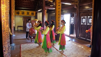 Nối mạch ngầm điệu hát nhà tơ - hát, múa cửa đình Vạn Ninh