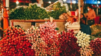 Chưa đến ngày lễ Tình nhân, hoa tươi đã tăng giá