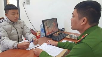 Hàng xóm đi ăn tân gia, thanh niên lẻn vào nhà trộm cả cây vàng