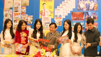 Bắc Giang: Hội báo Xuân Ất Tỵ chính thức khai mạc tại Khu du lịch tâm linh