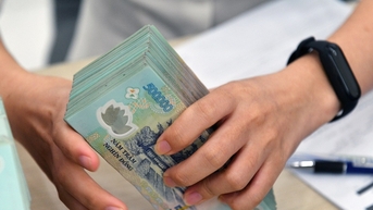 Nhân viên ngân hàng kiếm 50 triệu/tháng; chi trả bảo hiểm xe máy chỉ 4% số thu