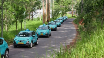 Hãng taxi truyền thống đầu tiên chuyển đổi sang xe điện