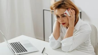Cô gái qua đời nhưng không ai phát hiện, đồng nghiệp thương tiếc "quá muộn"