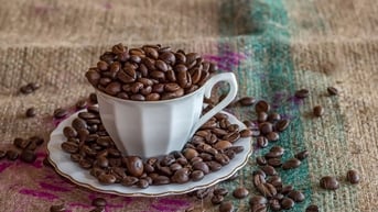 Người trẻ có nên sử dụng đồ uống có caffeine?