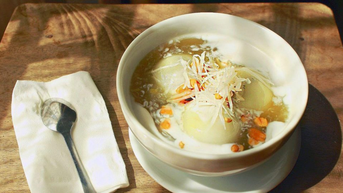 Nguyên tiêu thưởng chiếc bánh trôi
