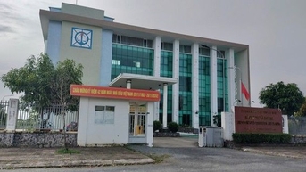 Kiểm tra clip tự xưng giáo viên 'tố' trường lạm thu