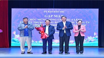 Ủy ban Dân tộc gặp mặt chúc mừng Bộ trưởng, Chủ nhiệm Hầu A Lềnh nhận nhiệm vụ mới