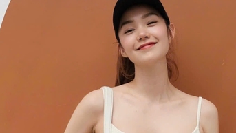 Tô điểm cho vẻ ngoài nổi bật với những chiếc áo trắng
