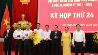 Thông qua 14 nghị quyết quan trọng về tổ chức, nhân sự chính quyền địa phương và phát triển kinh tế-xã hội