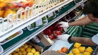 Người tiêu dùng Mỹ "thắt" chi tiêu lần đầu sau 2 năm