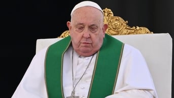 Tình trạng hô hấp của Giáo hoàng Francis 'đột ngột xấu đi'