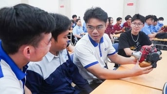 Một trường CĐ ở TP HCM tặng động cơ để sinh viên thỏa sức sáng tạo