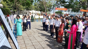 Gần 200 tài liệu tại triển lãm về chủ quyền biển, đảo Việt Nam