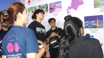 Đêm cuối Lễ hội Việt - Nhật: Dòng người tấp nập đến phút cuối