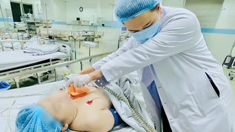 Sốc điện 7 lần cứu sản phụ mắc bệnh tim được 'mẹ tròn con vuông'