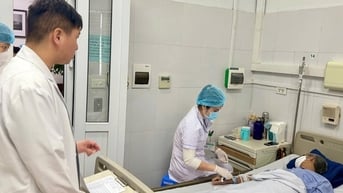 Cụ ông phải cắt thùy gan trái do thói quen ngậm tăm sau khi ăn