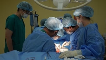 Cô gái trẻ 28 tuổi suy thận giai đoạn cuối, 'hồi sinh' nhờ quả thận của cha