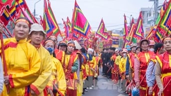 Hàng nghìn người dân tham dự Lễ hội đền Tranh 2025