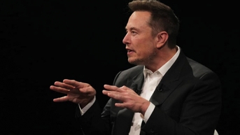 Tỷ phú Elon Musk cho biết mạng xã hội X bị tấn công quy mô lớn