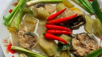 Canh chua nấu cá leo nguồn, anh ăn một chén có buồn cũng vui