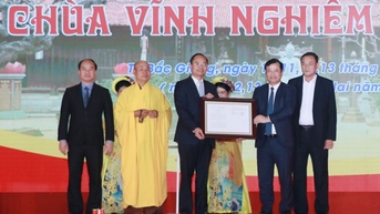 Bộ tượng Tam Tổ Trúc Lâm được công nhận là bảo vật Quốc gia