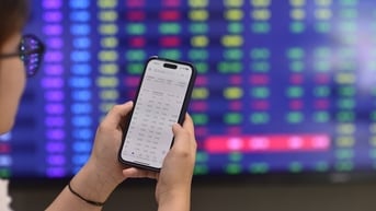 Chứng khoán Việt bất ngờ tăng trở lại, ngược pha với quốc tế
