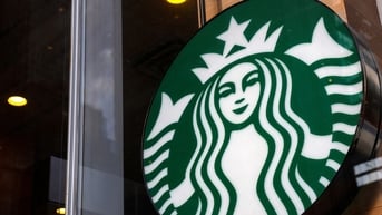 Bị tố dùng 'chiêu' né thuế trên 1,3 tỉ USD lợi nhuận, Starbucks nói gì?