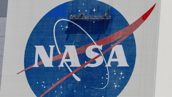 NASA sa thải nhà khoa học trưởng, Bộ Giáo dục Mỹ giảm gần nửa nhân sự