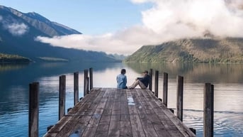 Hồ nước trong nhất thế giới, nơi du khách phải lau sạch giày dép khi ghé thăm