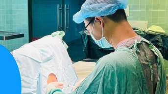 Cụ bà 102 tuổi hồi phục ngoạn mục sau khi bị gãy xương đùi