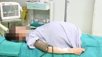 Người phụ nữ 43 tuổi có khối u khủng nặng 15kg thừa nhận một sai lầm khi điều trị bệnh