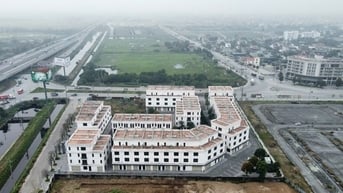 Nằm cạnh Bệnh viện nghìn tỷ bỏ hoang, dự án shophouse chung số phận 'không bóng người'