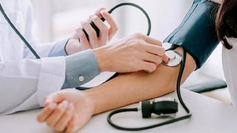 Điều trị tăng huyết áp cần lưu ý gì?