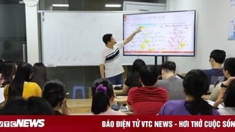 Con theo cô ra trung tâm dạy thêm, phụ huynh 'sốc' vì học phí tăng vọt