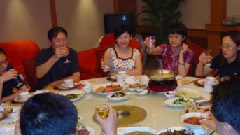 Lớp trưởng quay lại nói 1 câu khiến anh cả đời không quên