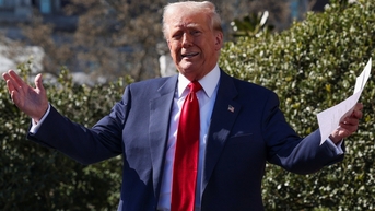 Ông Trump dọa đánh thuế 200% lên đồ uống có cồn nhập từ châu Âu